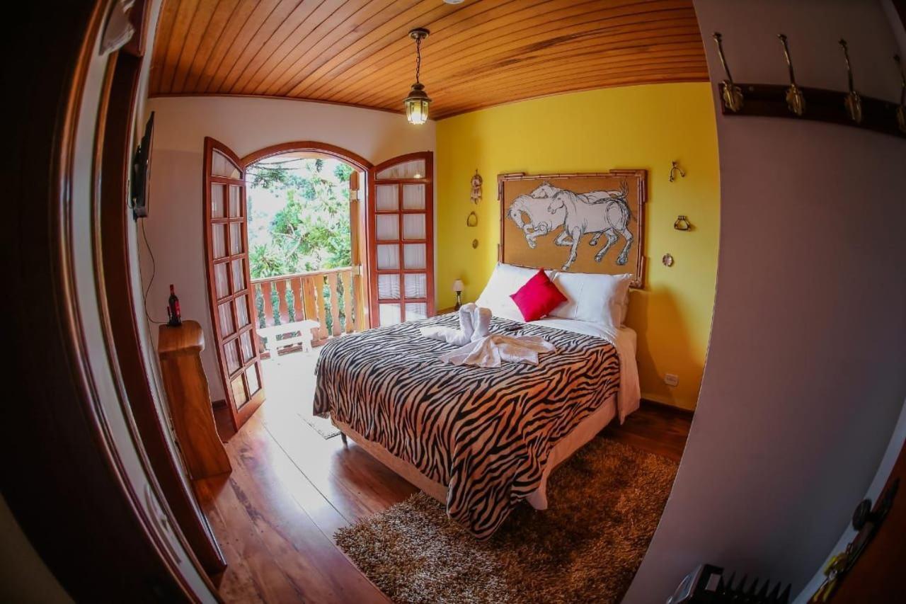 Mansao Austriaca Guesthouse กังโปสดูจอร์เดา ภายนอก รูปภาพ